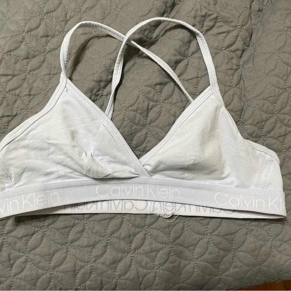 Calvin Klein listed as small could fit xs